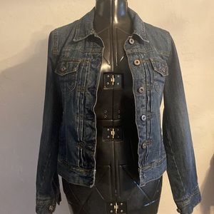 Old navy women’s M Jean jacket Front Side & inside pockets Very nice condition